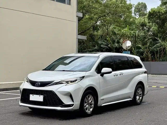 Toyota Granvia 2023 2.5L Hybrid Comfort Edition
