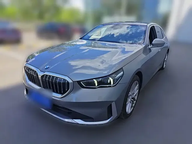 BMW 5 Series 2024 525Li Luxury Package