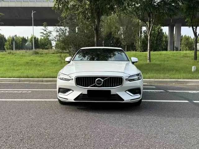 Volvo S60 2026 B4 Smart Luxury Edition