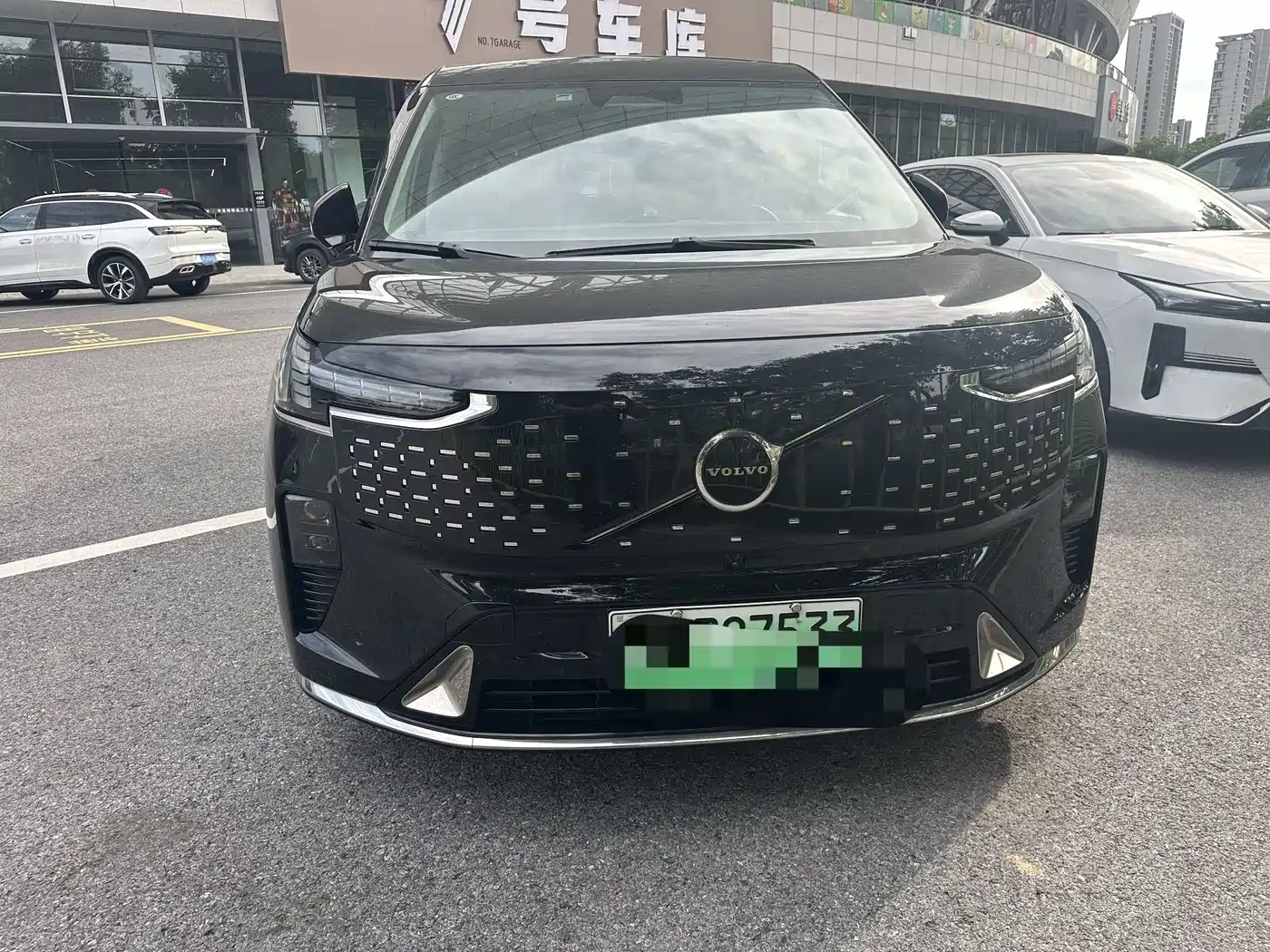Volvo EM90 2025 Ultra Six-Seater