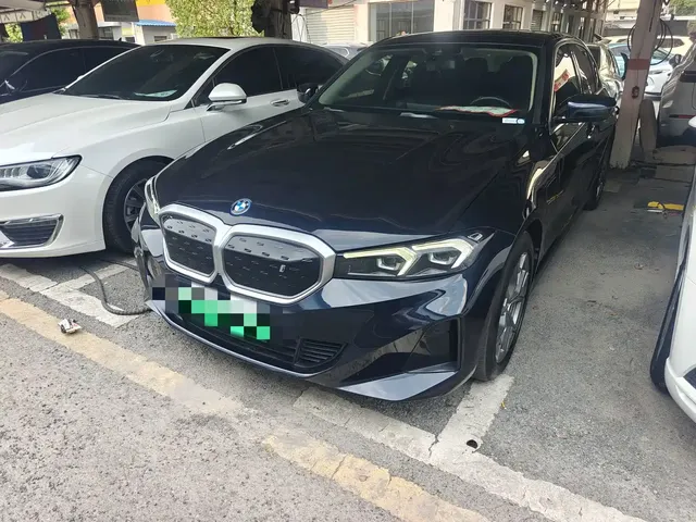 BMW i3 2022 eDrive 35 L