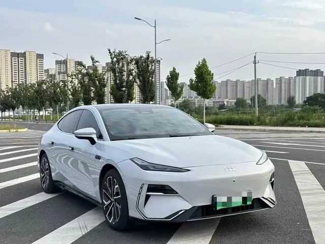 Geely Galaxy E8 2024 665km RWD Starship Smart Driving Edition