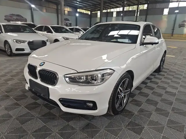 BMW 1 Series (Import) 2018 118i Sport Design Package