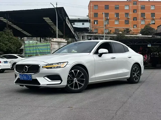 Volvo S60 2022 B4 Smart Comfort Luxury Edition