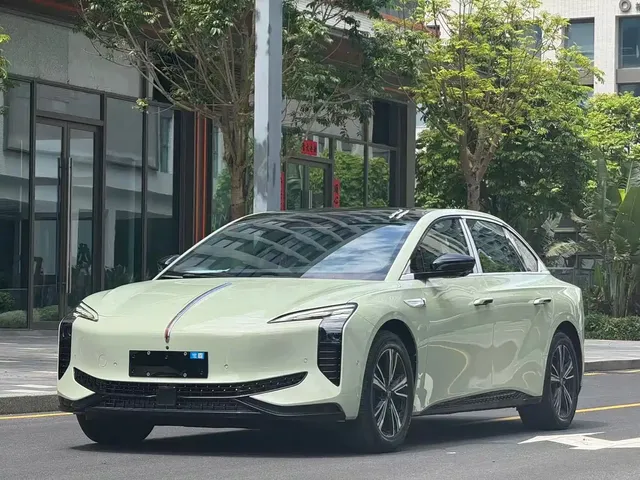 Hongqi EH7 2025 690 Smart Selection Edition