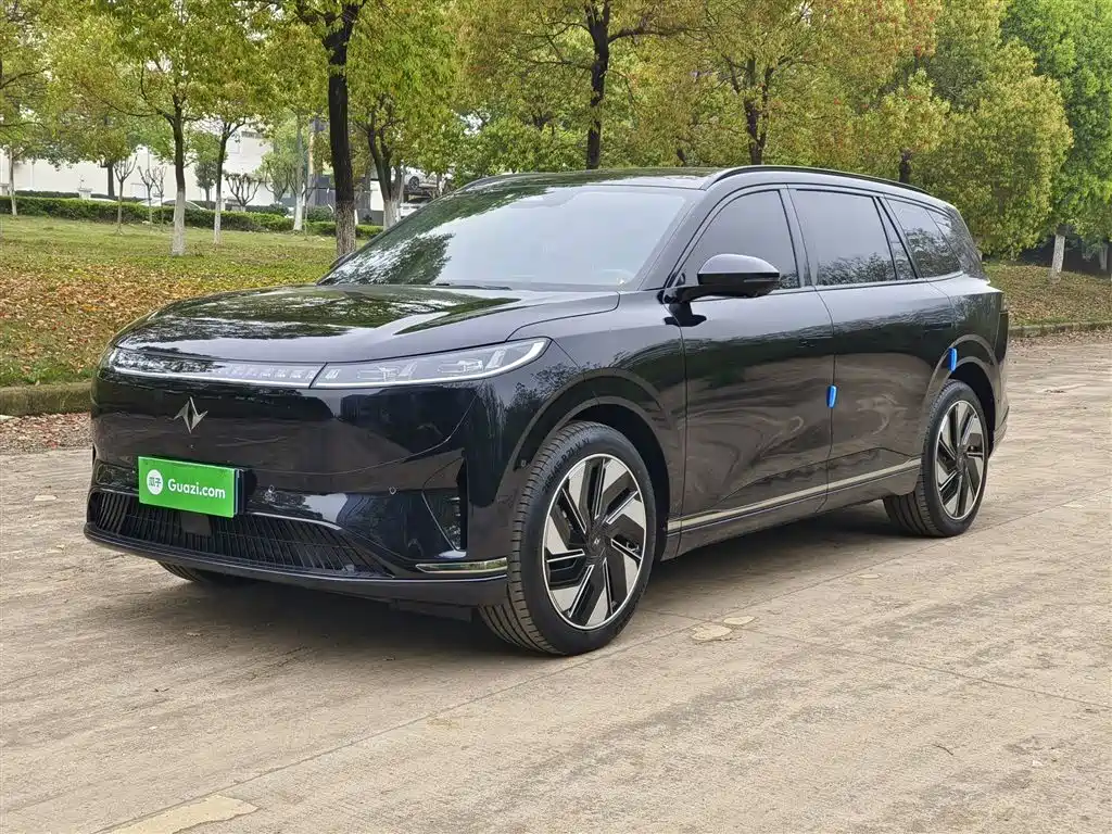 Dongfeng Yipai eπ008 2025 636Ultra Ruyi Edition 6-Seater