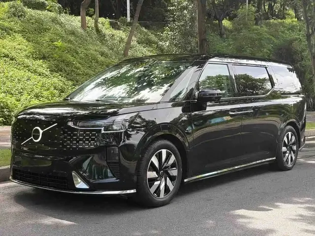 Volvo EM90 2025 Ultra Six-Seater