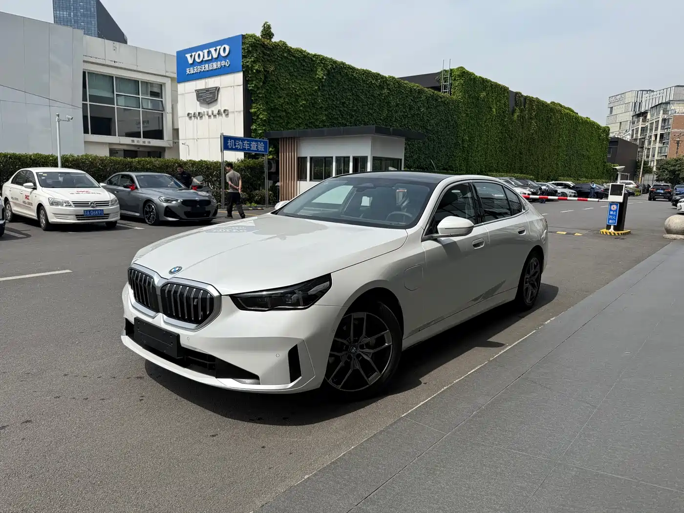 BMW i5 2024 eDrive 35L Premium Model M Sport Package