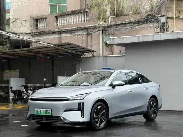 Geely Galaxy L6 2025 EM-i 140km Explorer+ Edition