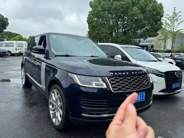 Land Rover Range Rover 2022 3.0 L6 400PS Heritage Extended Classic Edition