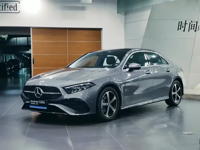 Mercedes-Benz A-Class 2023 A 200 L Fashion