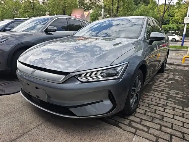 BYD Qin PLUS 2021 EV 400KM Luxury Model