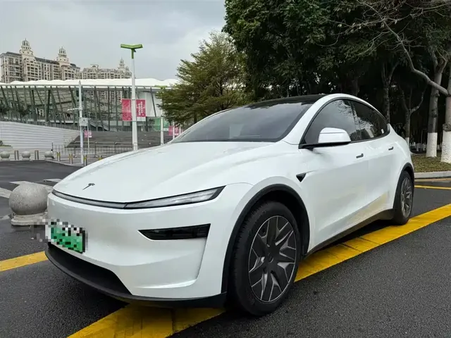 Tesla Model Y L 2025 Facelift Long Range AWD