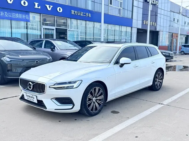 Volvo V60 2022 B5 Momentum Luxury
