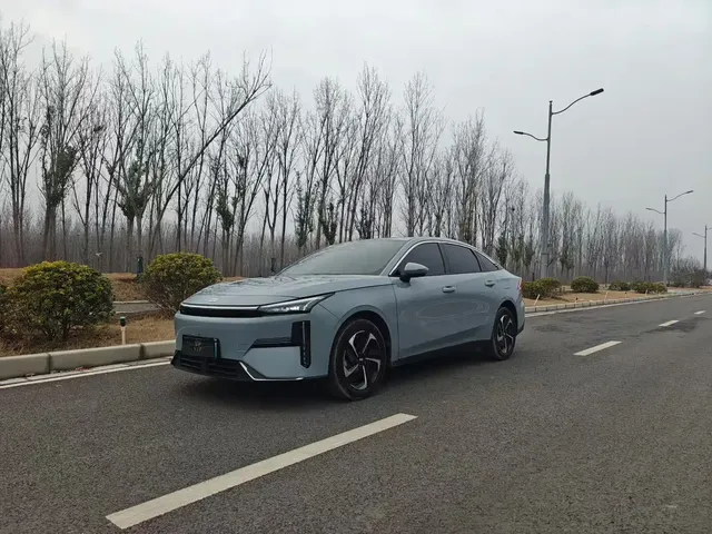 Geely Galaxy L6 2025 EM-i 140km Voyage Edition