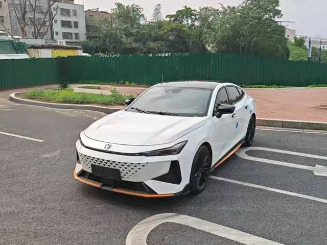 Changan UNI-V 2024 1.5T Deluxe Sport