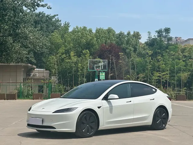 Tesla Model 3 2025 Long Range All-Wheel Drive