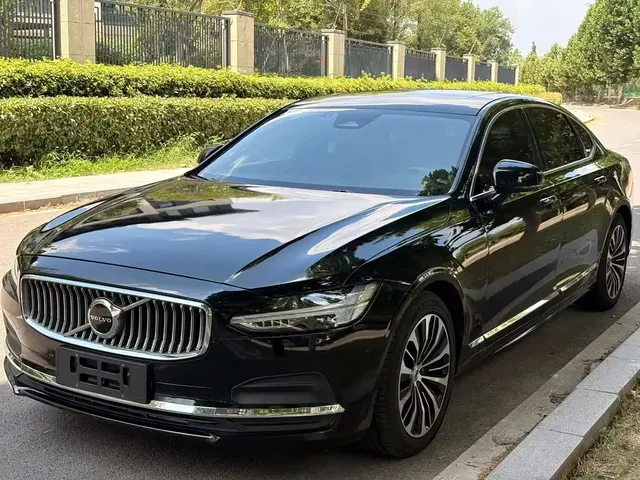 Volvo S90 2024 B5 Momentum Luxury Edition