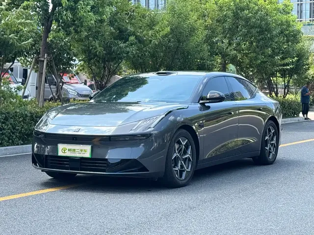 Lynk & Co 10 EM-P 2025 Model 120km Base Version