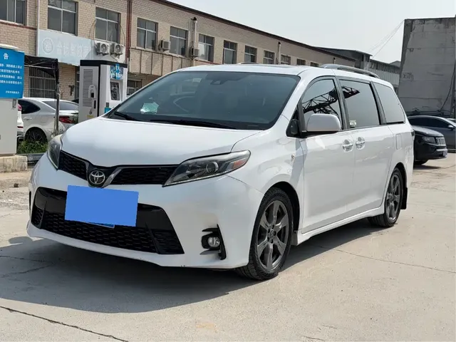 Toyota Sienna 2015 3.5L 2WD LE