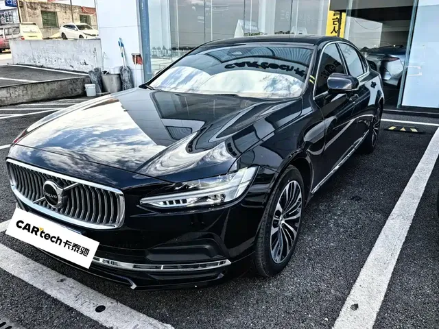 Volvo S90 2024 B5 Momentum Luxury Edition