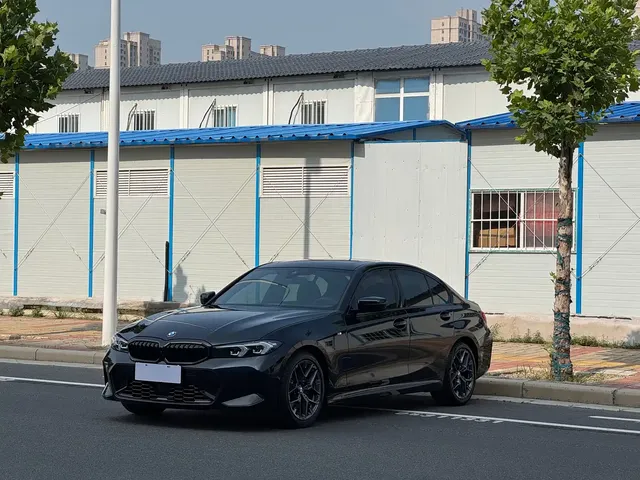BMW 3 Series 2025 330i M Sport Night Edition