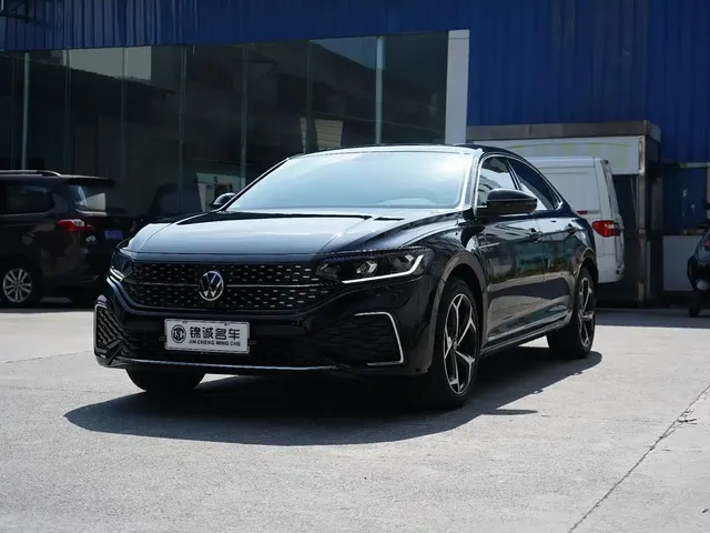 Volkswagen Passat 2025 Outstanding 380TSI Starlight Dragon Soaring Edition