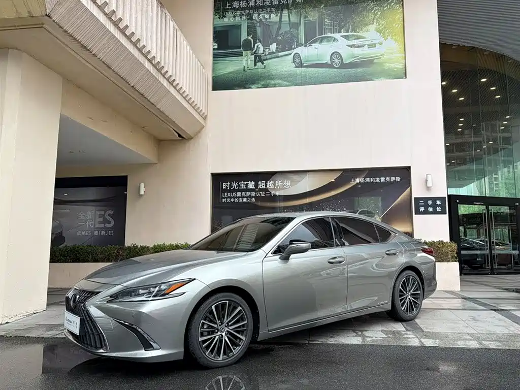 Lexus ES 2021 300h Luxury Edition