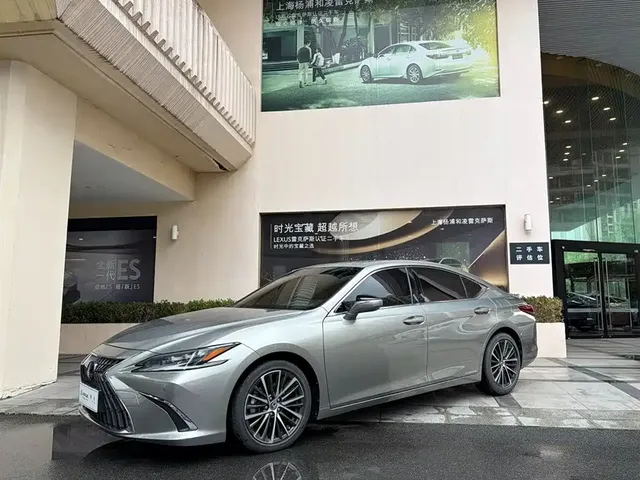 Lexus ES 2021 300h Luxury Edition