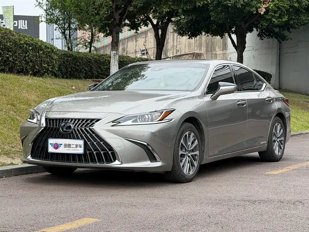 Lexus ES 2021 300h Excellence Edition