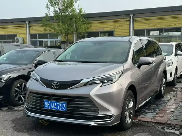 Toyota Sienna 2024 2.5L Hybrid Luxury Edition