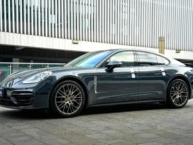 Porsche Panamera 2023 Facelift Panamera 2.9T Platinum Edition
