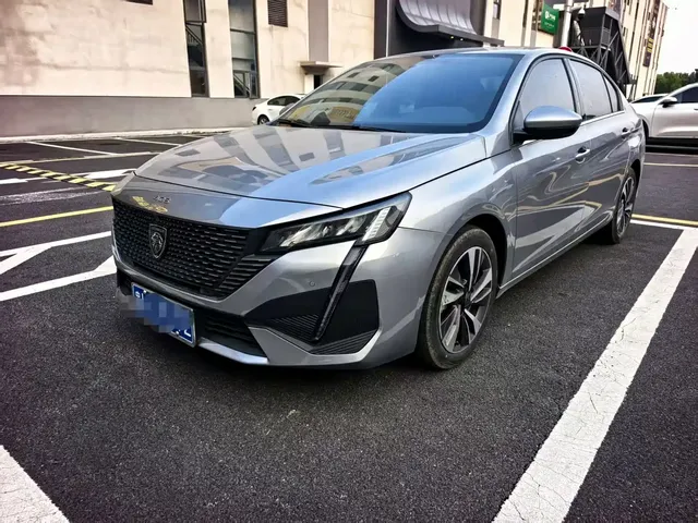 Peugeot 408 2022 1.6T Light Chaser Edition