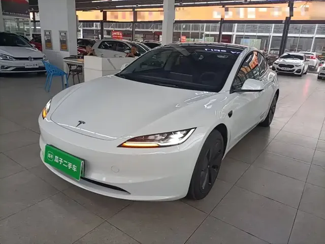 Tesla Model 3 2025 Model Year Facelift Rear-Wheel Drive