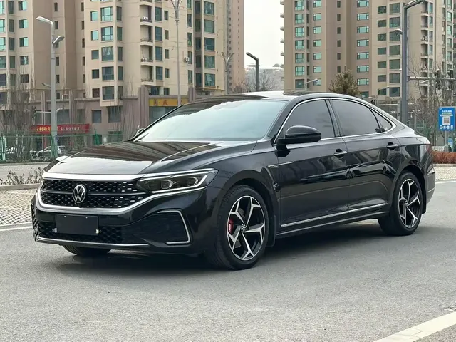 Volkswagen Passat 2023 Facelift 330TSI Starlight Luxury Edition