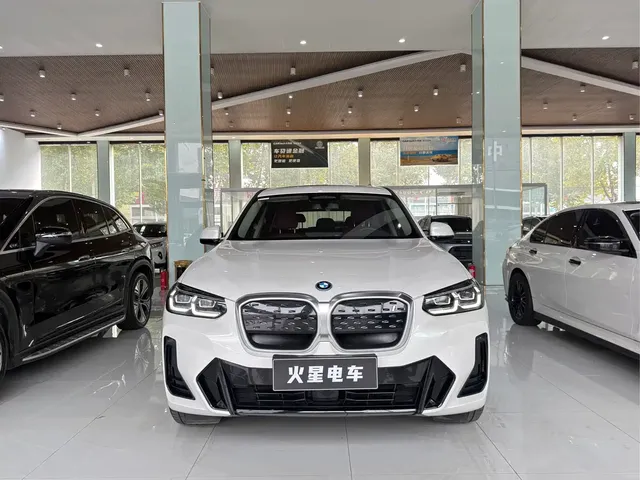 BMW iX3 2024 Leading Edition