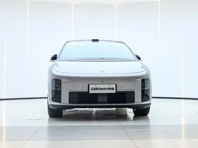 Li Auto i6 2025 4WD Base Model