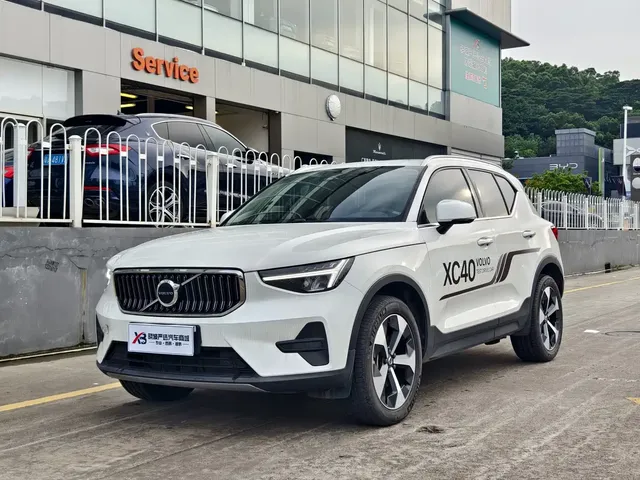 Volvo XC40 2025 B4 AWD Smart Elite Luxury Edition