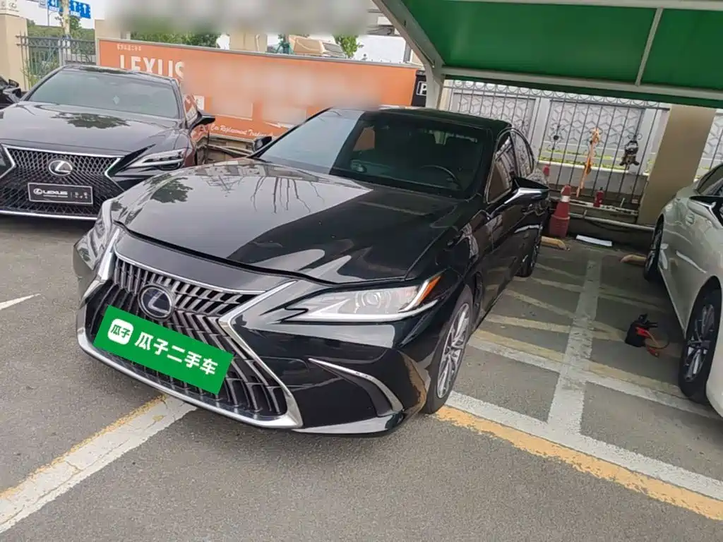 Lexus ES 2021 300h Excellence Edition