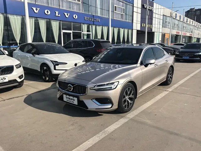 Volvo S60 2023 B4 Smart Comfort Luxury Edition