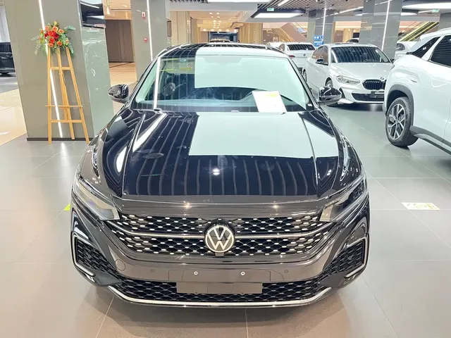 Volkswagen Passat 2023 Facelift 330TSI Premium Edition