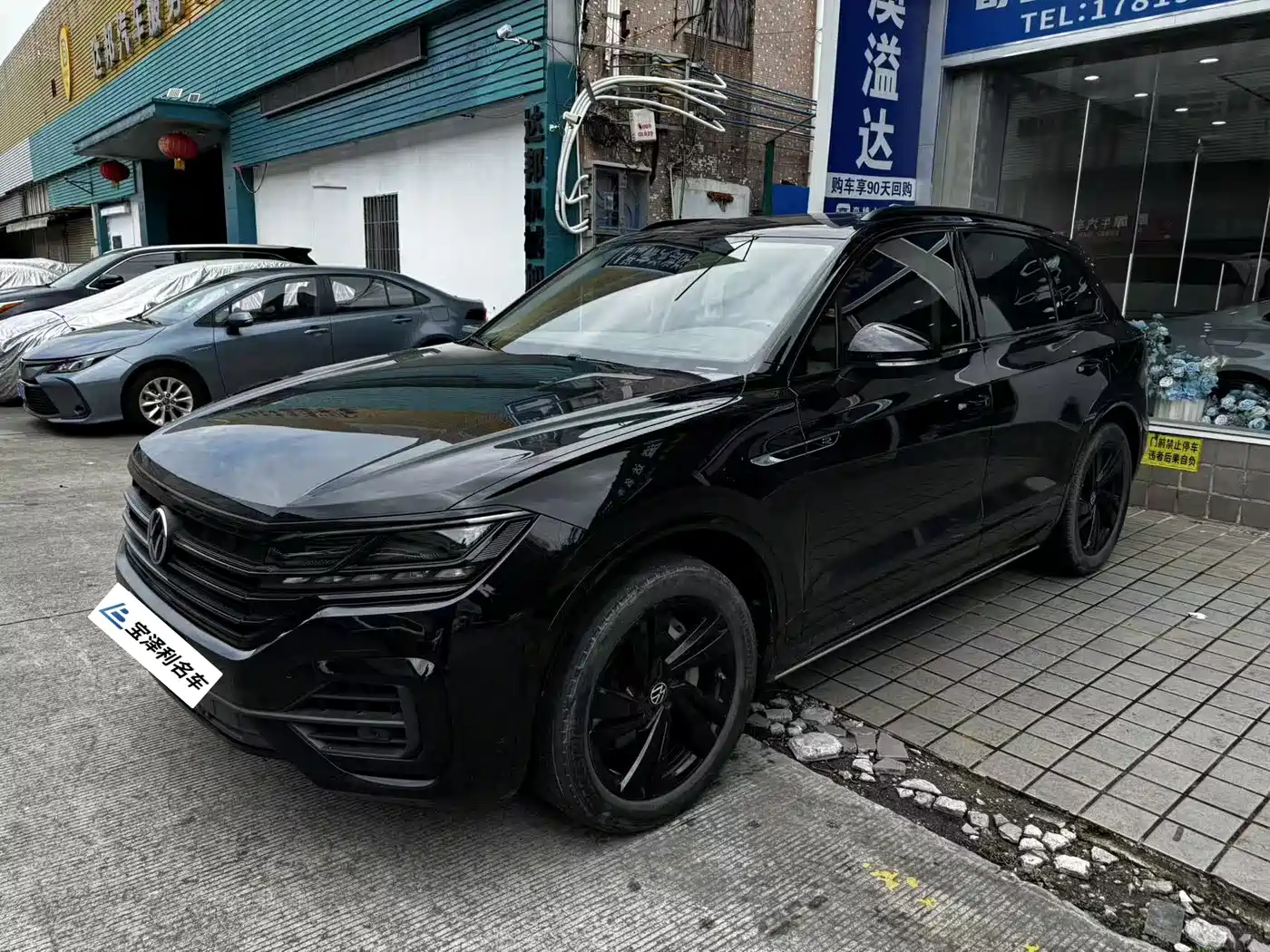 Volkswagen Touareg 2023 3.0TSI R-Line Black Sports Package