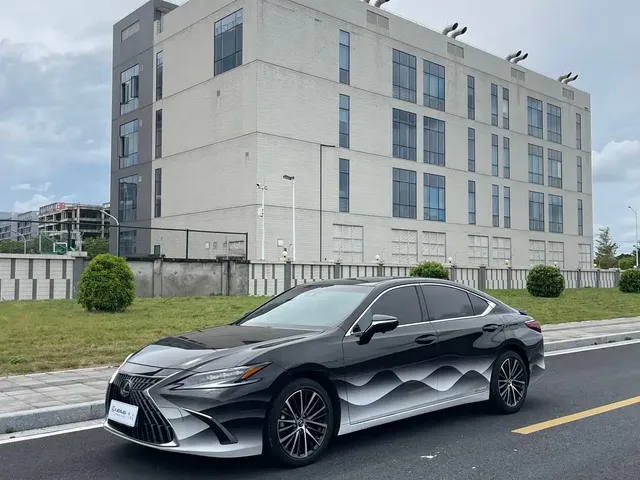 Lexus ES 2021 300h Luxury Edition