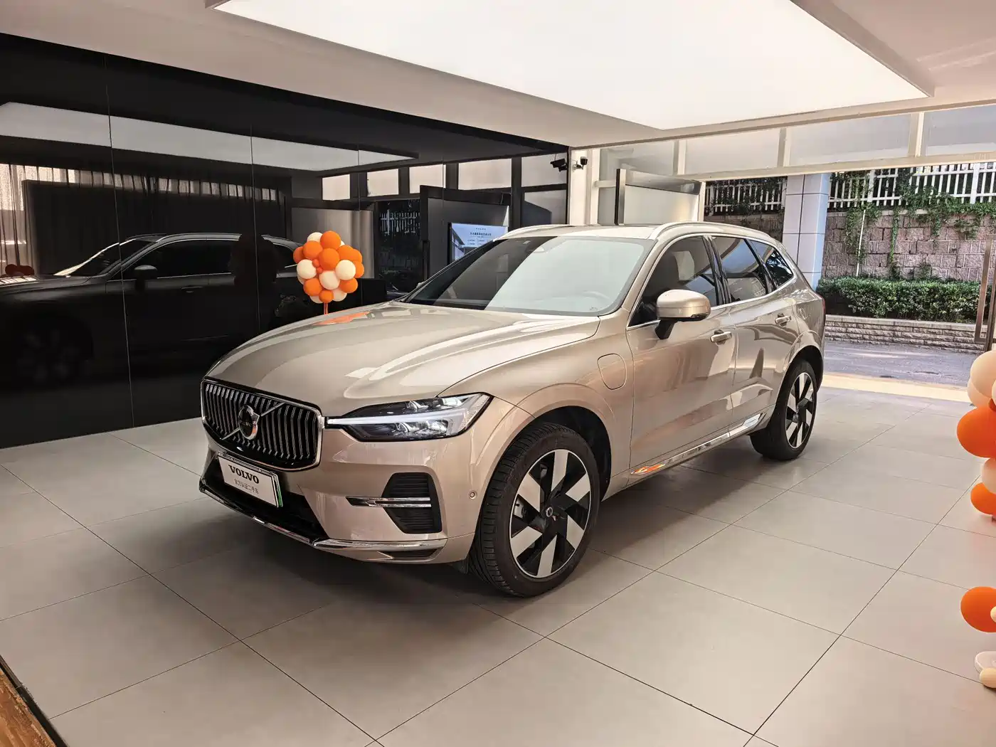 Volvo XC60 Plug-in Hybrid 2025 Plug-in Hybrid Long Range AWD Zhiyuan Luxury Edition