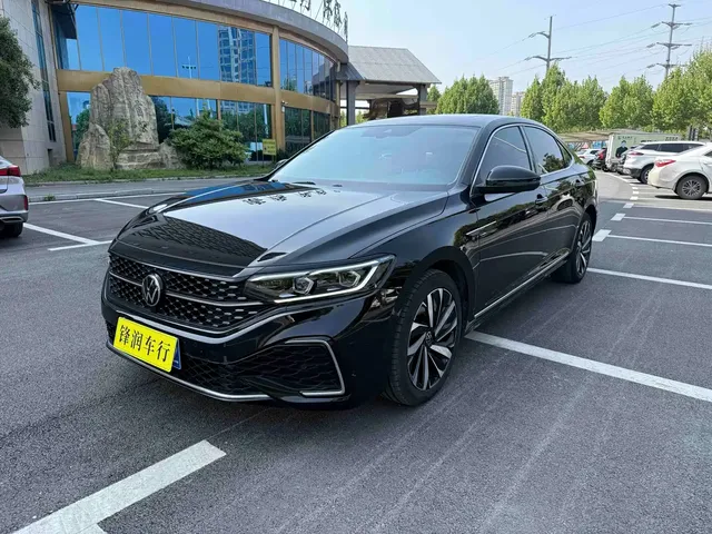 Volkswagen Passat 2022 330TSI Starlight Luxury Edition