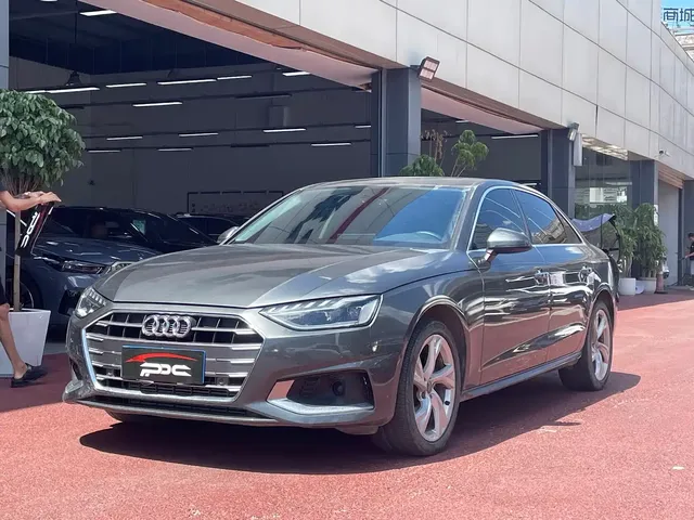 Audi A4L 2022 40 TFSI Luxury Elegance