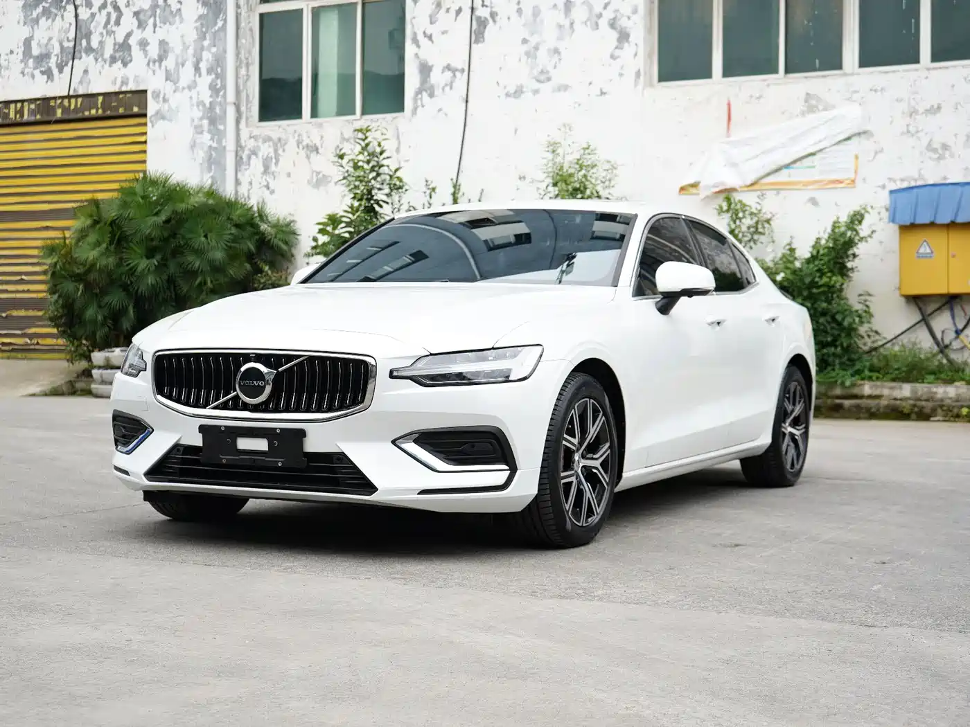 Volvo S60 2025 B4 Smart Luxury Edition