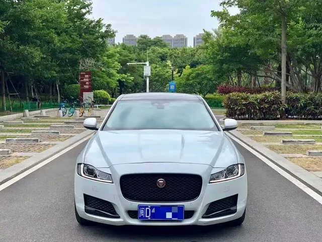 Jaguar XFL 2020 XFL 2.0T P200 2WD Racing Flag Edition