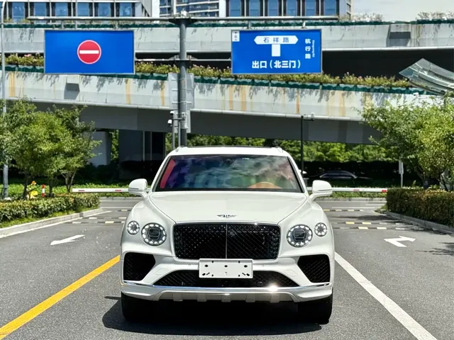 Bentley Bentayga 2026 4.0T V8 Long Wheelbase Edition