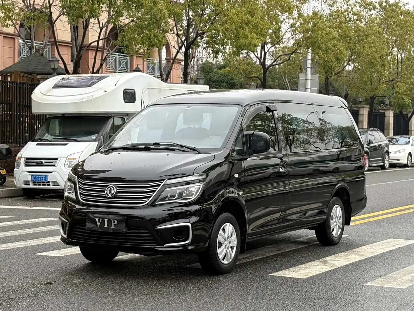 Dongfeng Fengxing Lingzhi 2019 Facelift M5L 1.6L 7-Seat Basic Model China VI